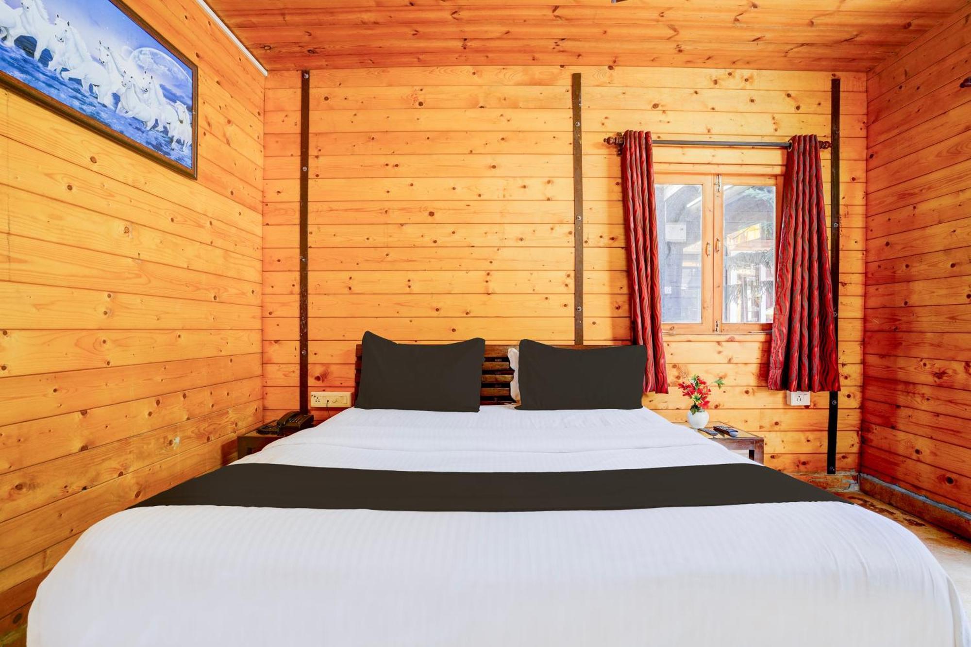 Super Townhouse Morjim Hotell Exteriör bild