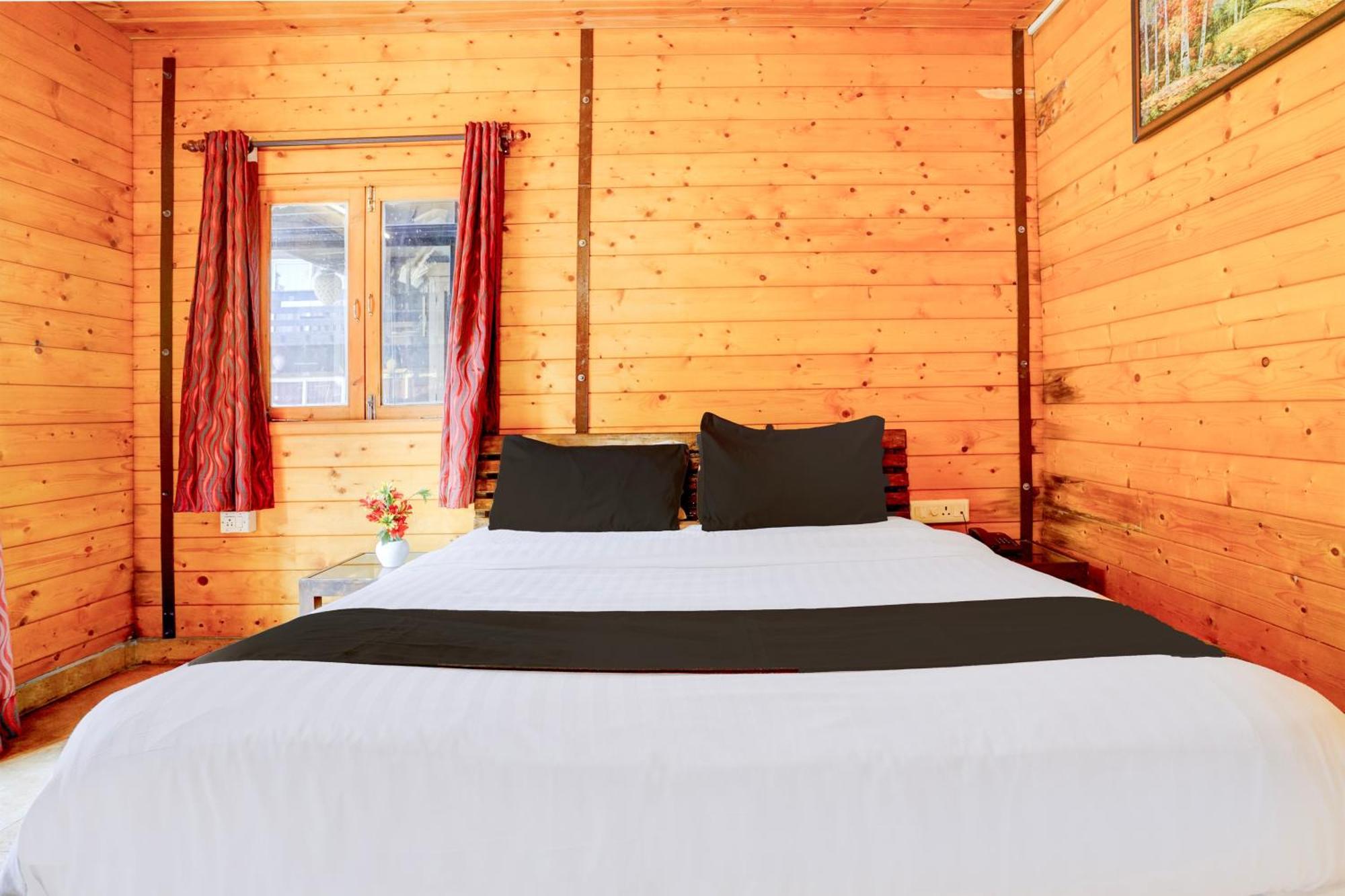 Super Townhouse Morjim Hotell Exteriör bild