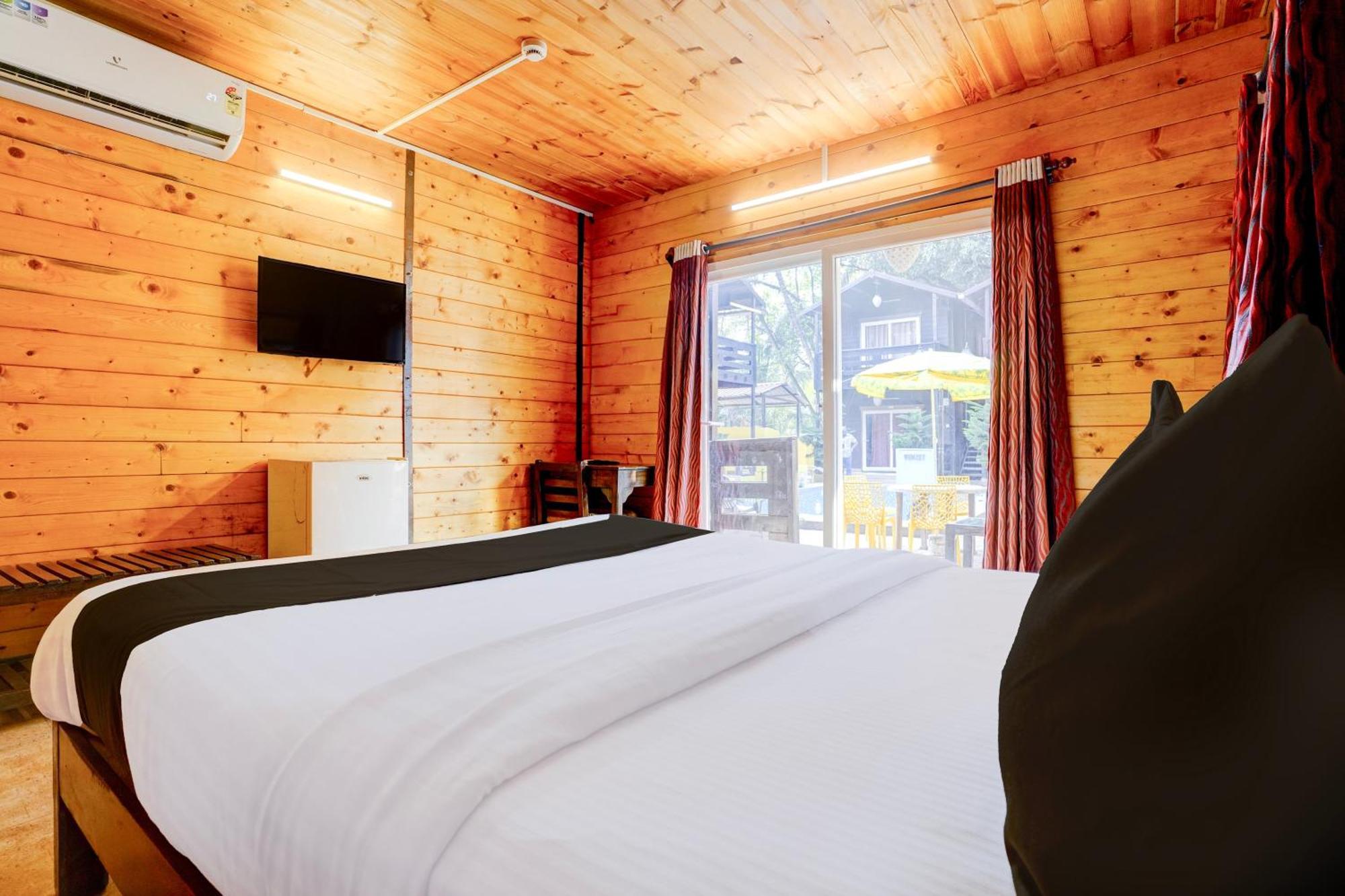 Super Townhouse Morjim Hotell Exteriör bild