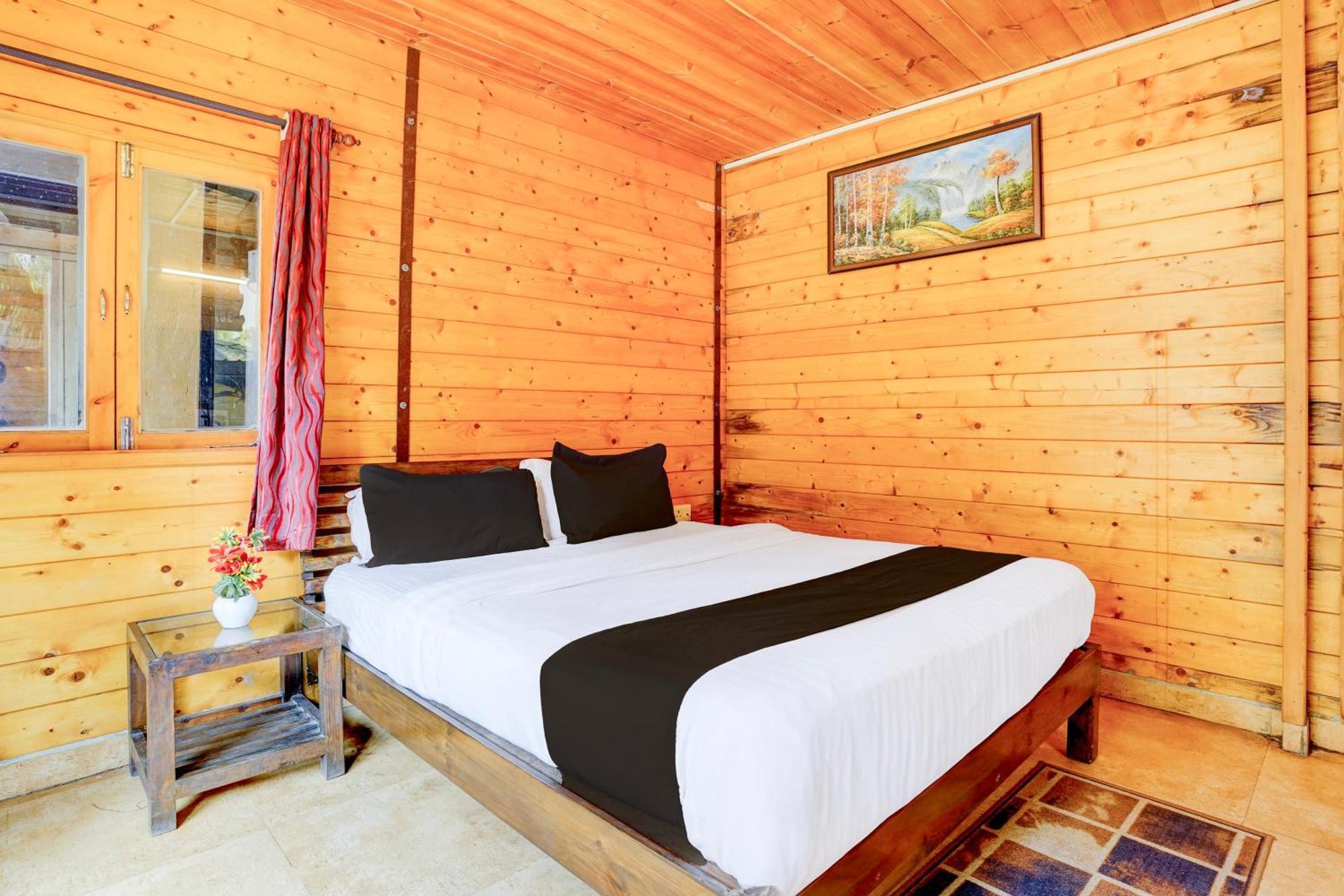 Super Townhouse Morjim Hotell Exteriör bild