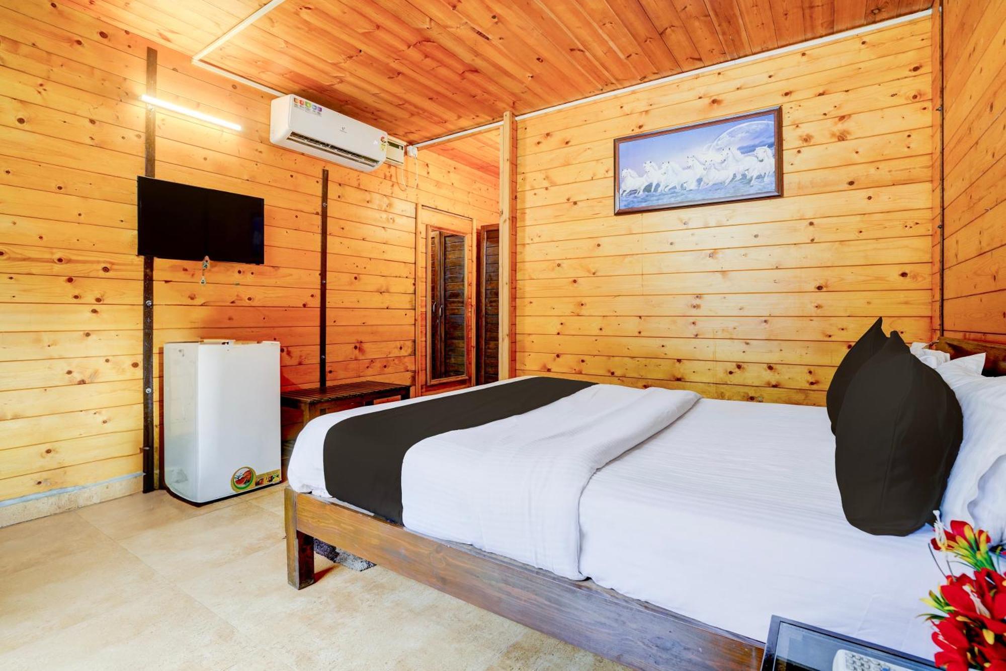 Super Townhouse Morjim Hotell Exteriör bild