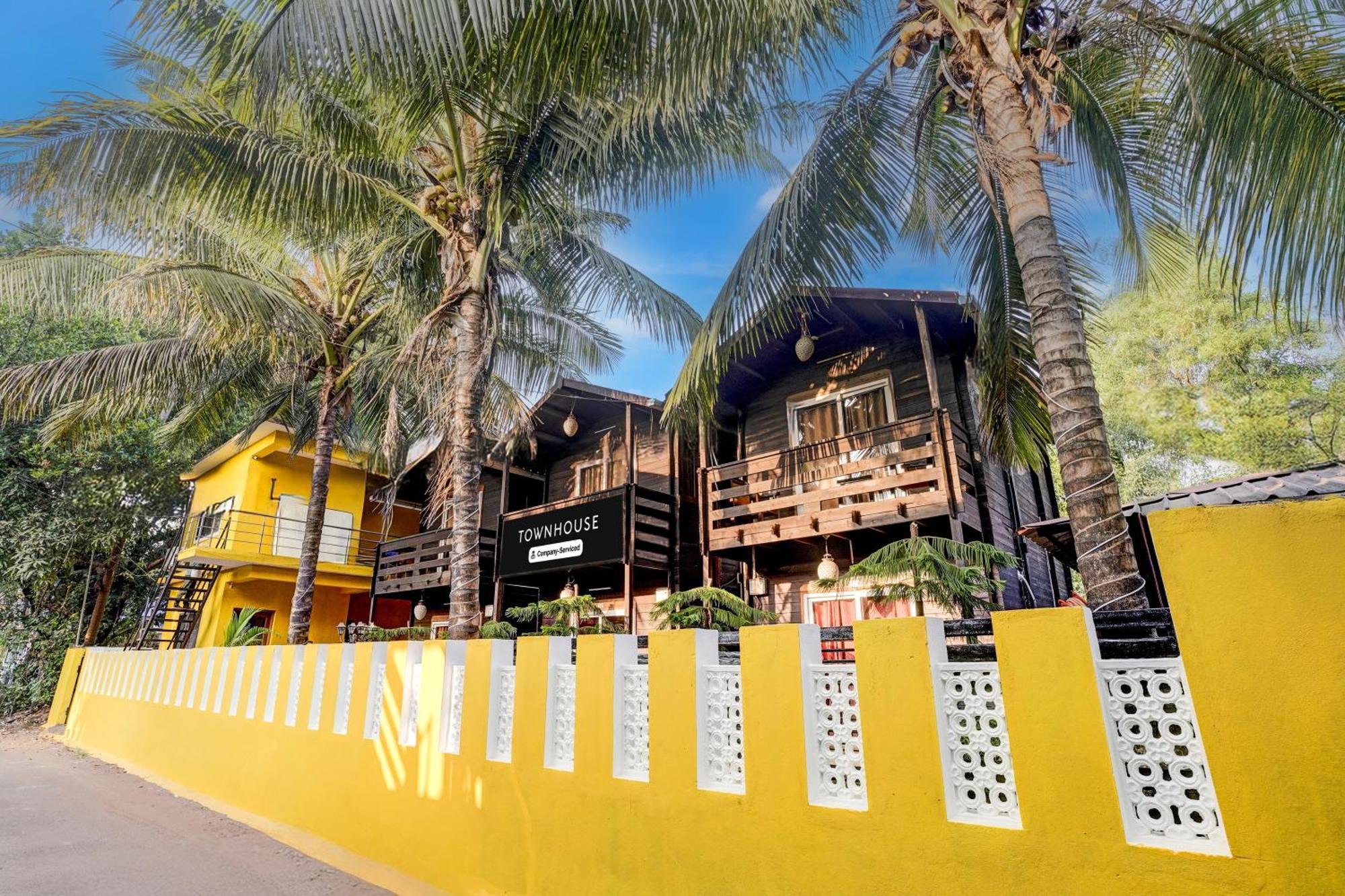 Super Townhouse Morjim Hotell Exteriör bild