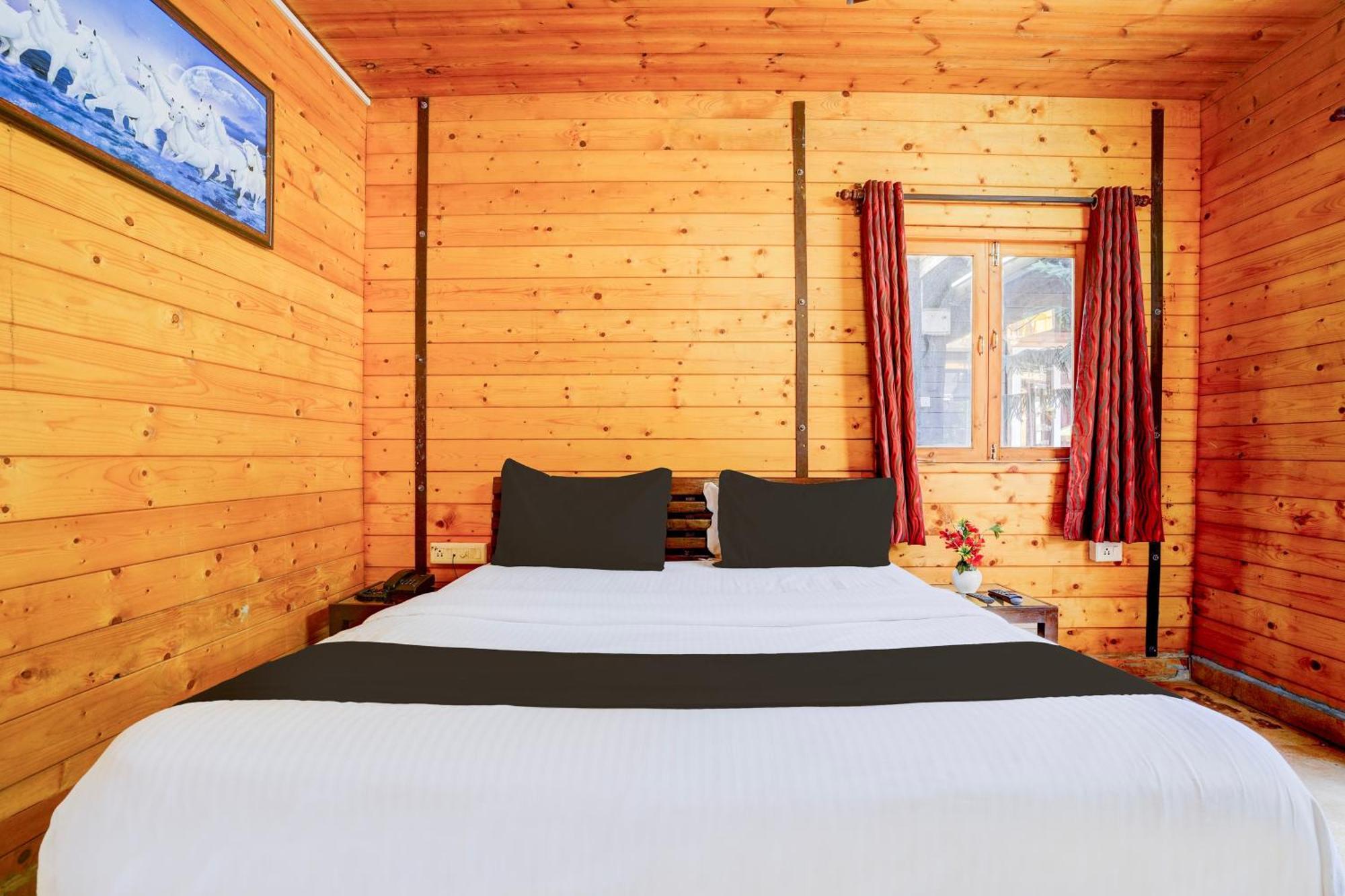 Super Townhouse Morjim Hotell Exteriör bild