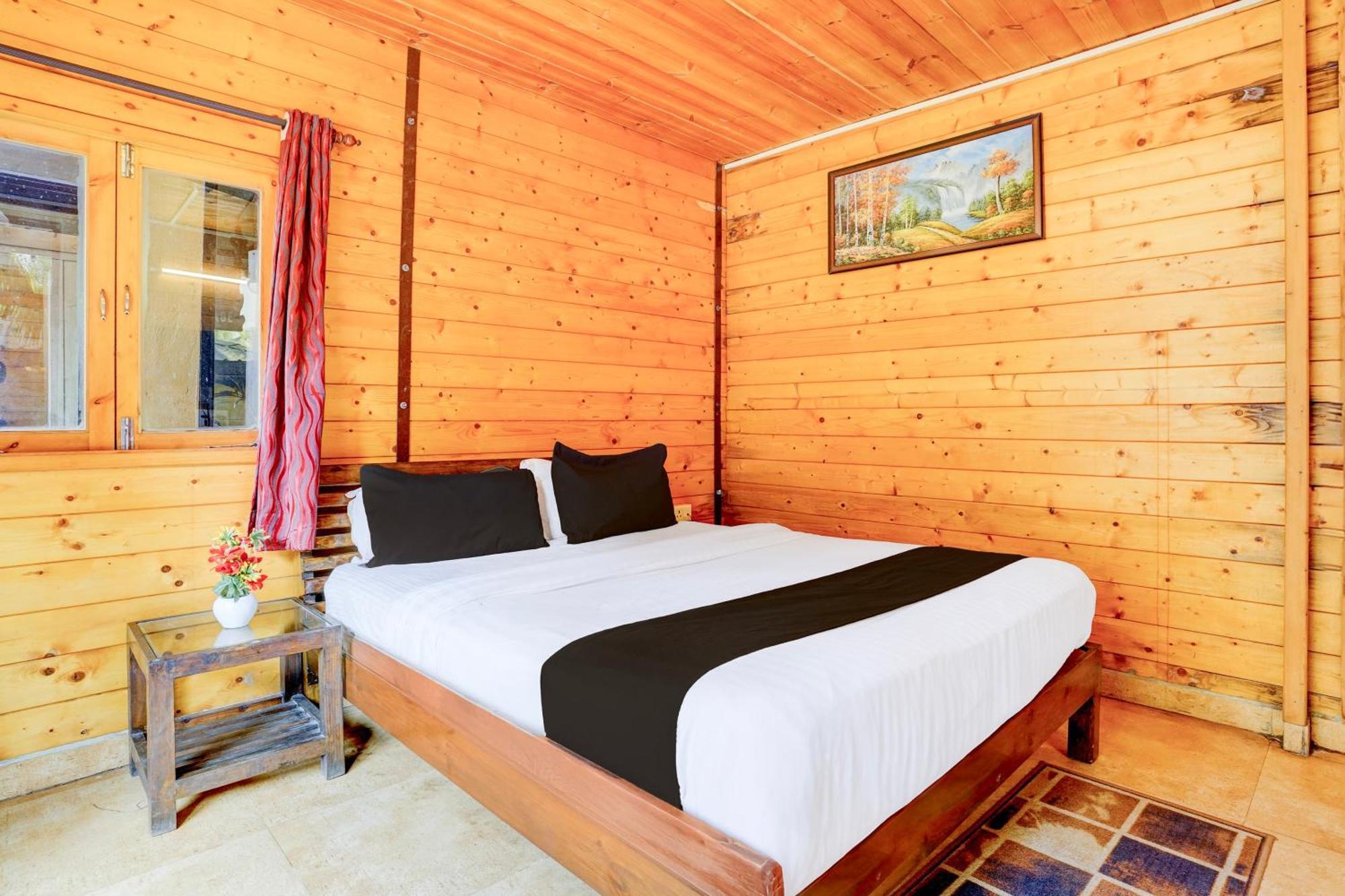 Super Townhouse Morjim Hotell Exteriör bild