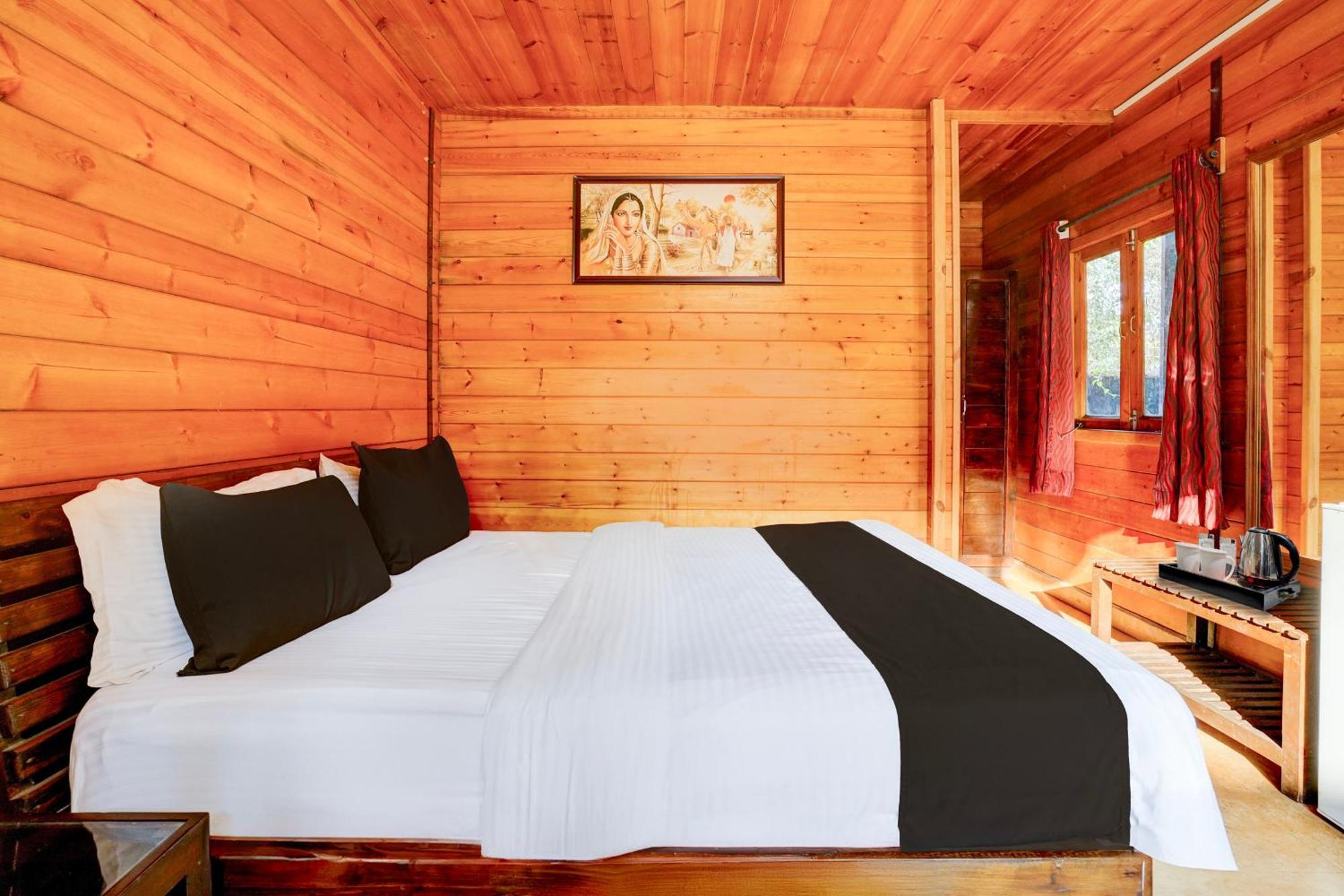 Super Townhouse Morjim Hotell Exteriör bild