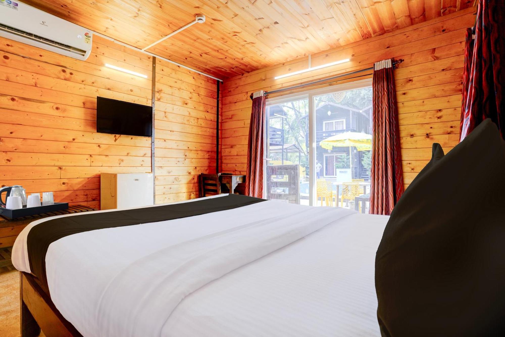 Super Townhouse Morjim Hotell Exteriör bild