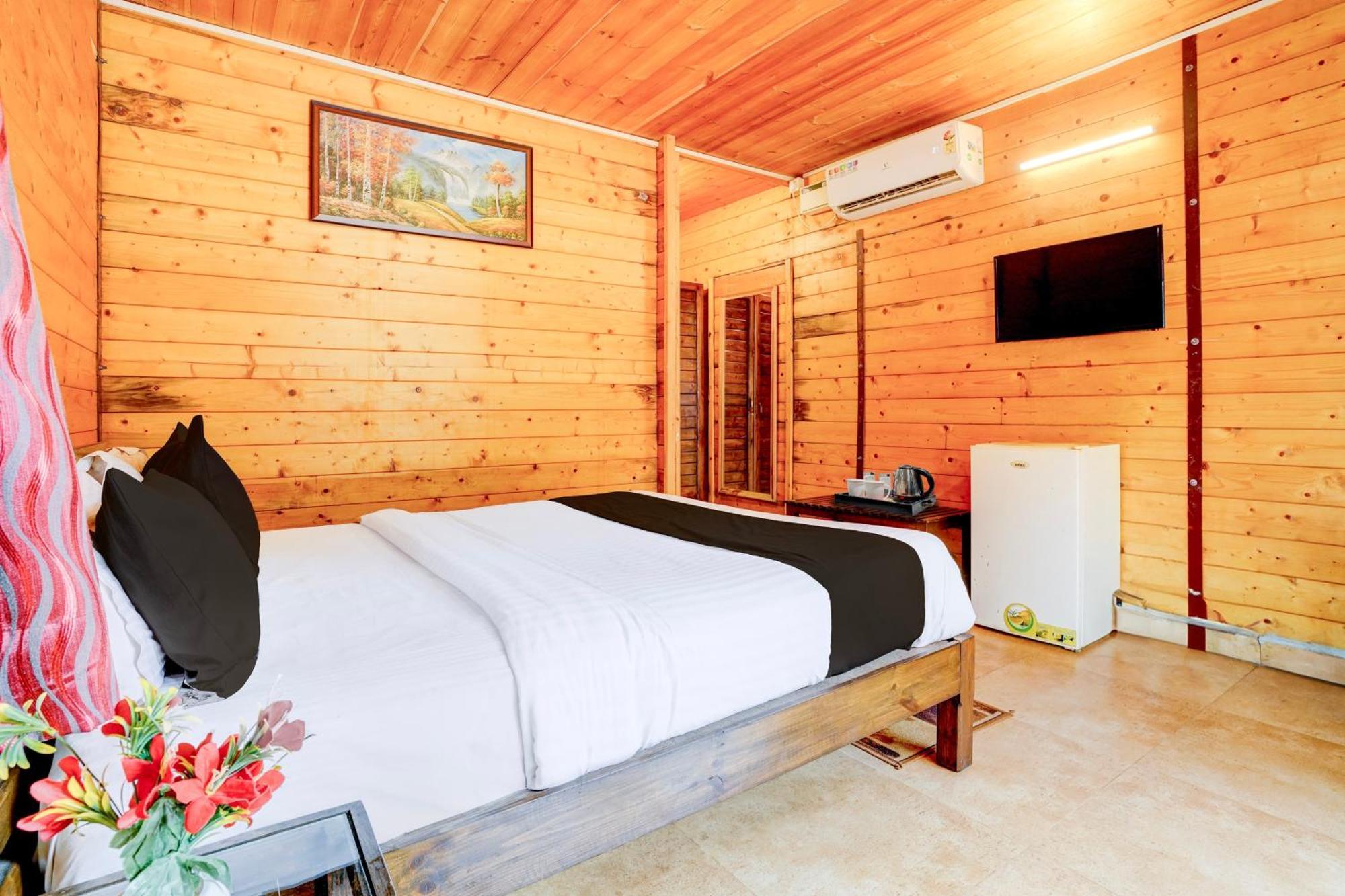 Super Townhouse Morjim Hotell Exteriör bild
