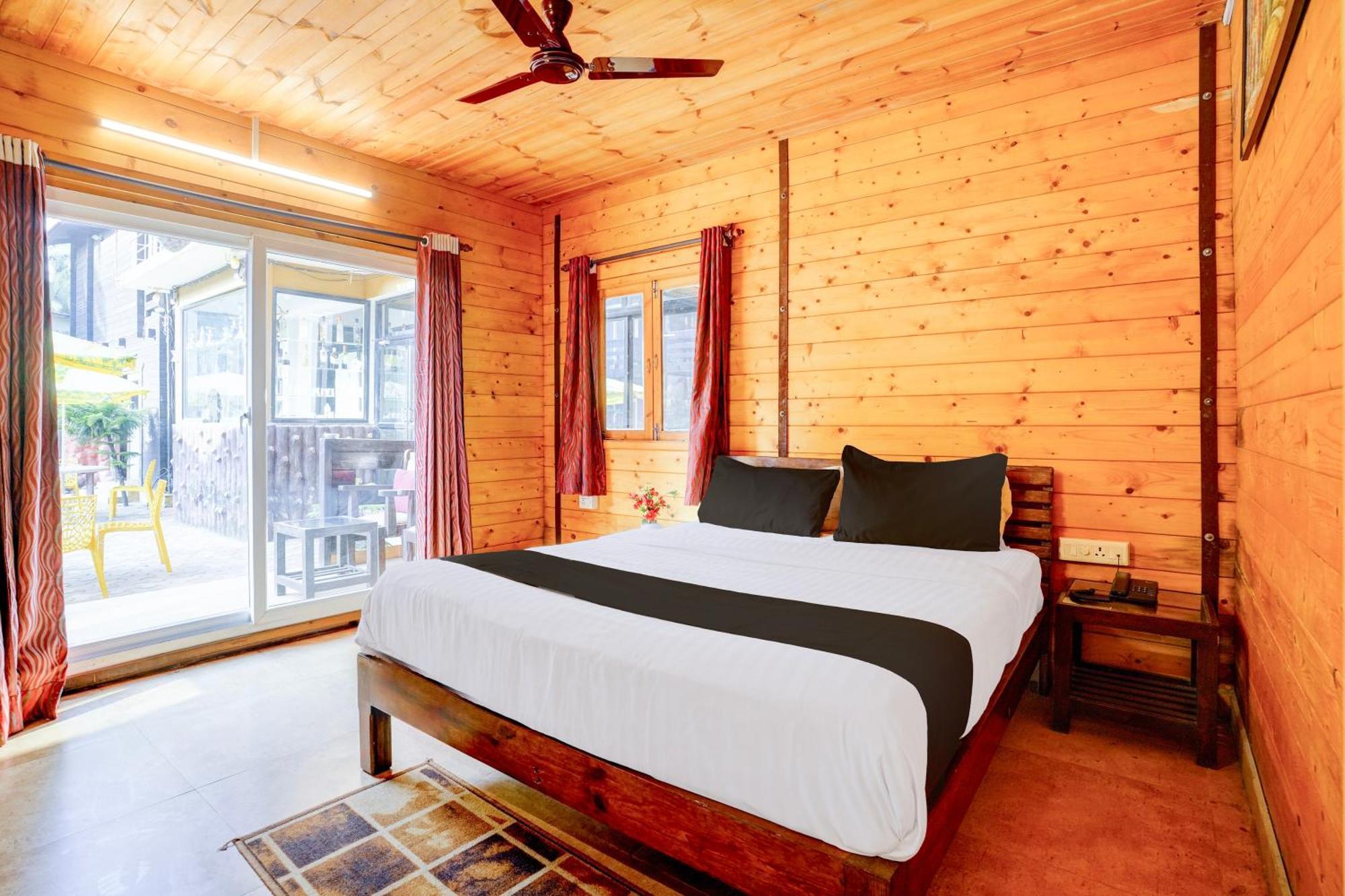 Super Townhouse Morjim Hotell Exteriör bild